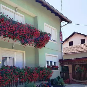 apartman-ana-gracac.hotelinzadar.com/
